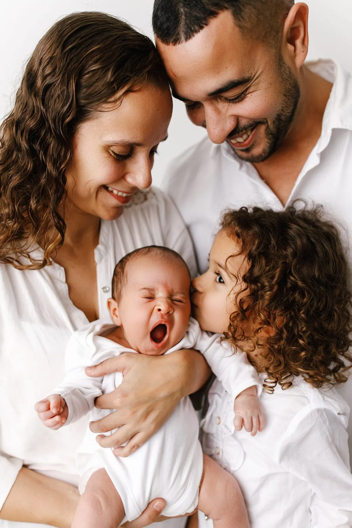 Sessão newborn no Algarve: quando marcar (e porque é durante a gravidez)